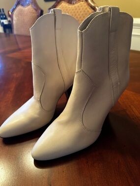New Marc Fisher Cream Pointed Toe Ankle Boots